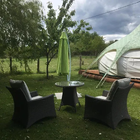 The Llama Farm France Farm stay *